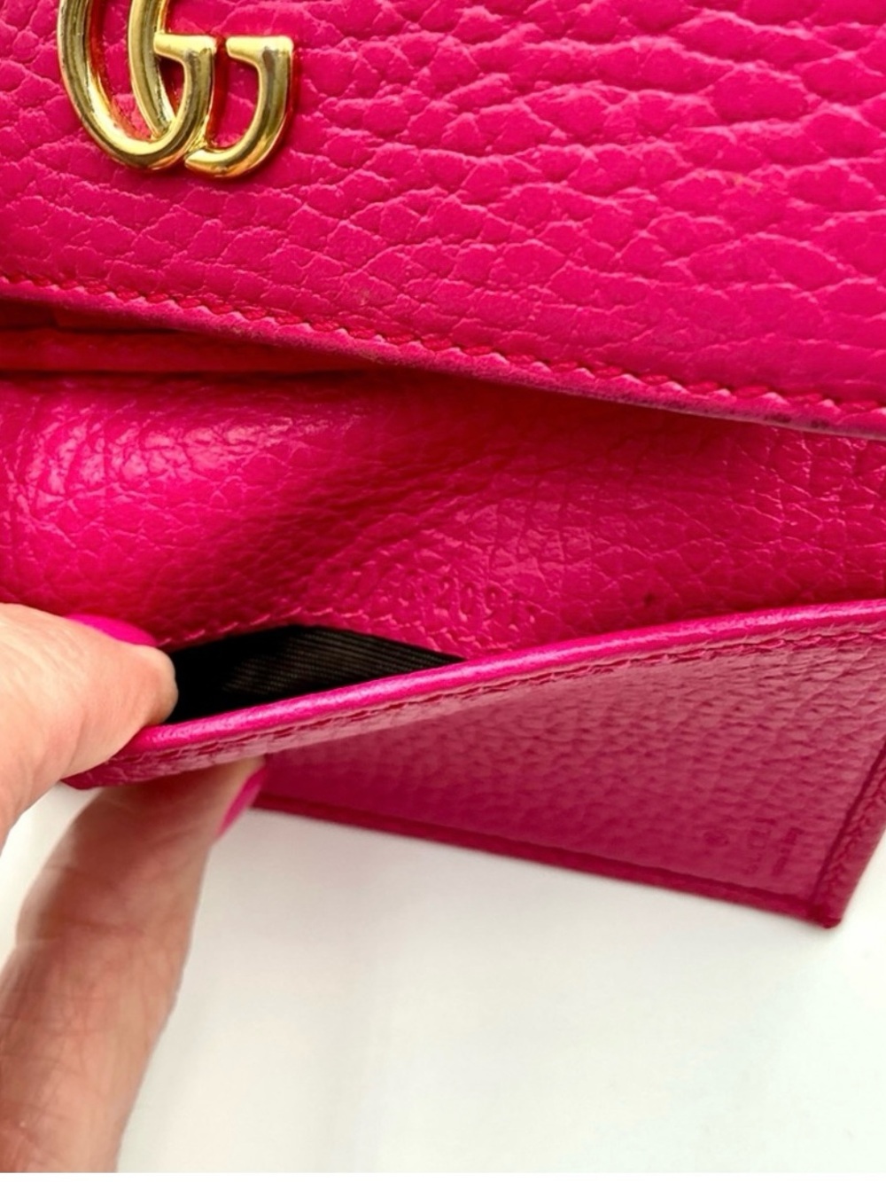 Gucci Hot Pink Small Wallet with Gold GG - Picture 2 of 8